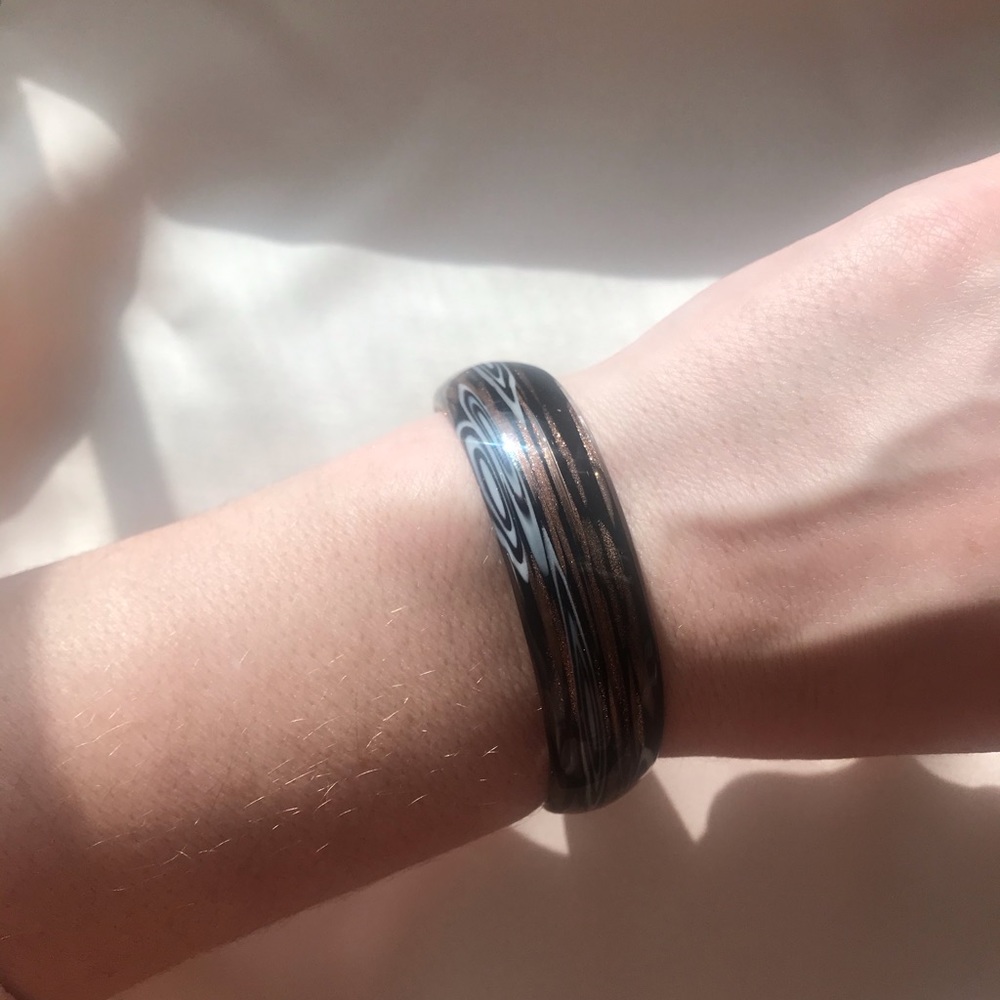 Glass cuff